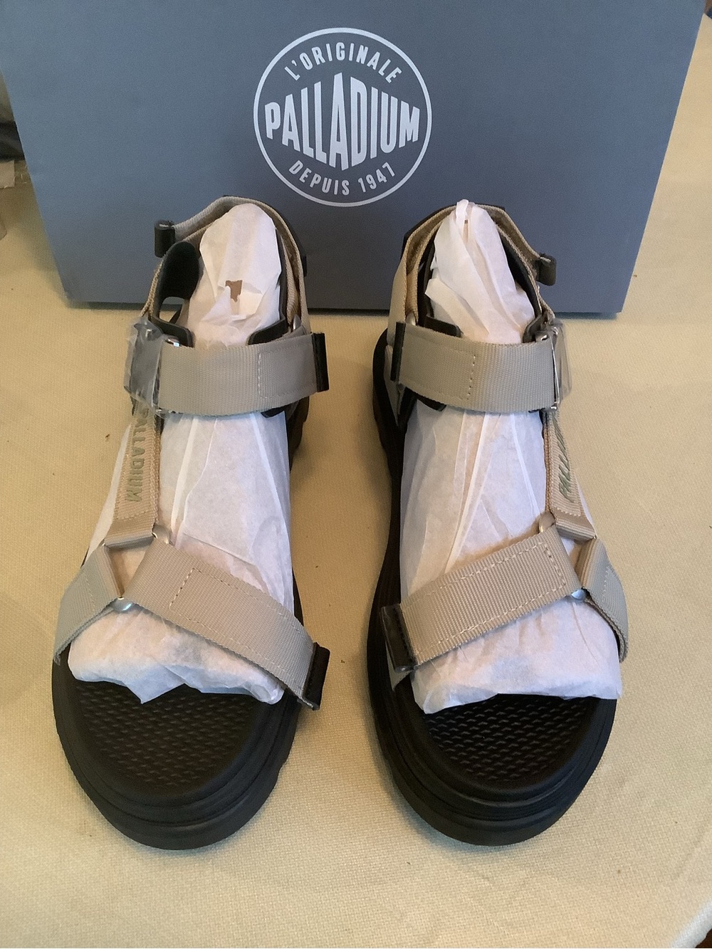 Palladium Dune Pallacruise Strap Sandals with Black Trim 7.5 New in box